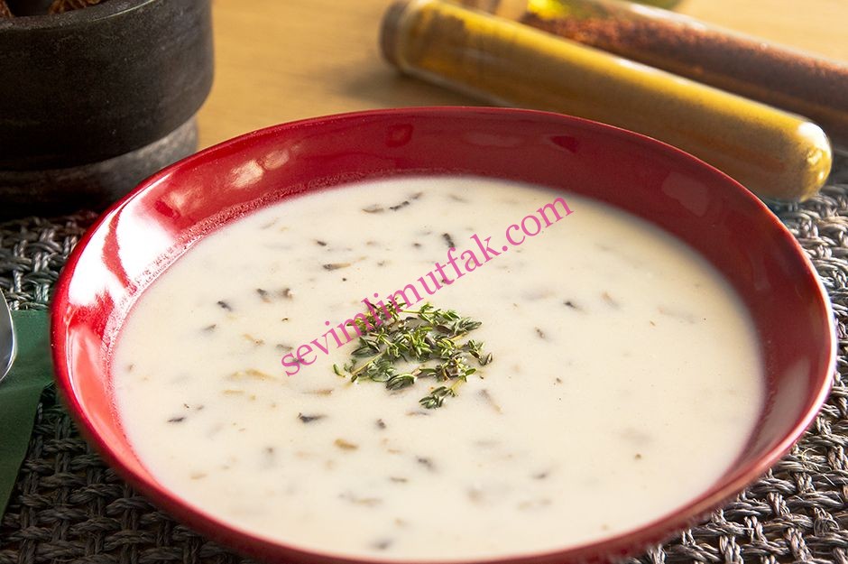 Sütlü Mantar Çorbası Sütlü Mantar Çorbası