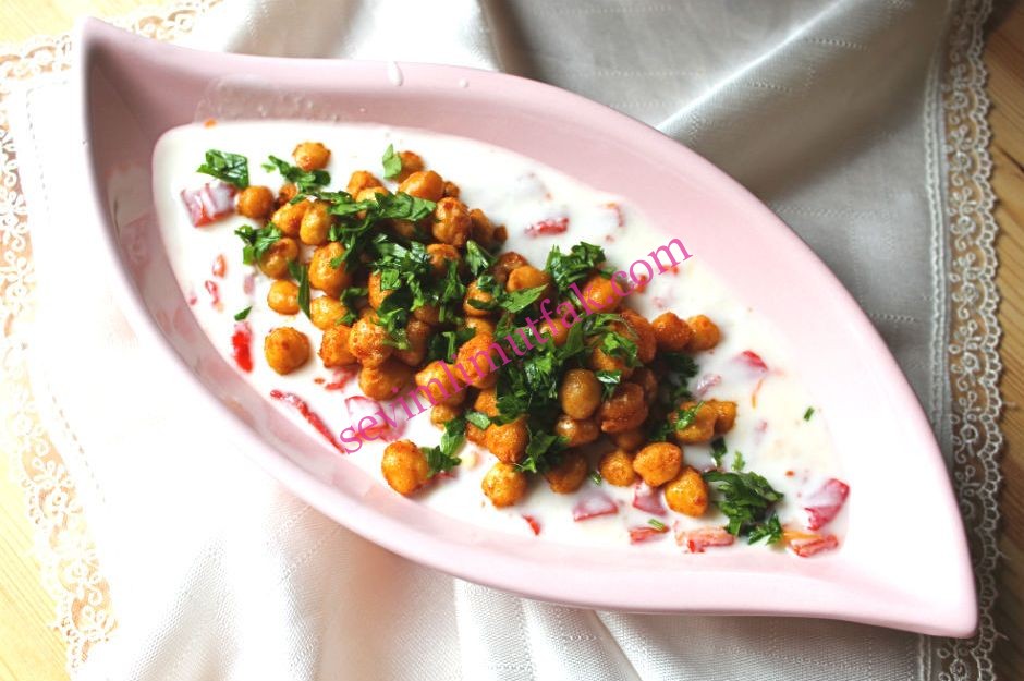 Yoğurtlu Nohut Salatası Yoğurtlu Nohut Salatası