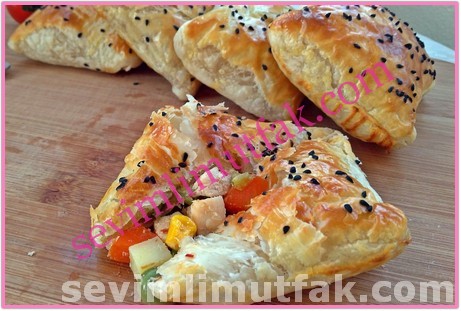 Pratik Tavuklu Milföy Böreği Nasıl Yapılır? Pratik Tavuklu Milföy Böreği Nasıl Yapılır?