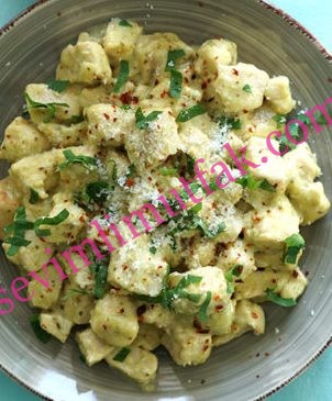 Pesto Soslu Tavuk Nasıl Yapılır? Pesto Soslu Tavuk Nasıl Yapılır?