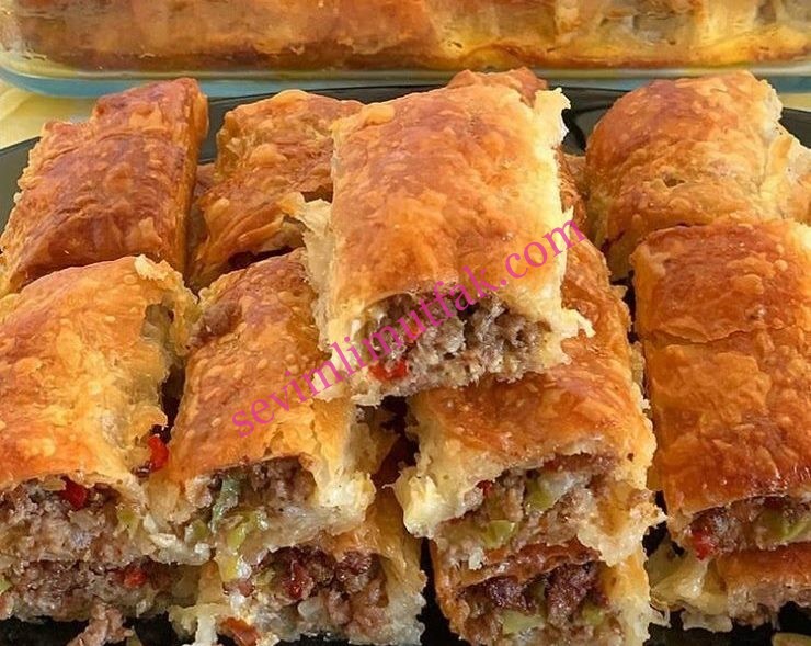 Baklava Yufkasından Kıymalı Börek Nasıl Yapılır? Baklava Yufkasından Kıymalı Börek Nasıl Yapılır?