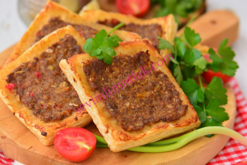 Kolay Milföy Lahmacunu Nasıl Yapılır? Kolay Milföy Lahmacunu Nasıl Yapılır?