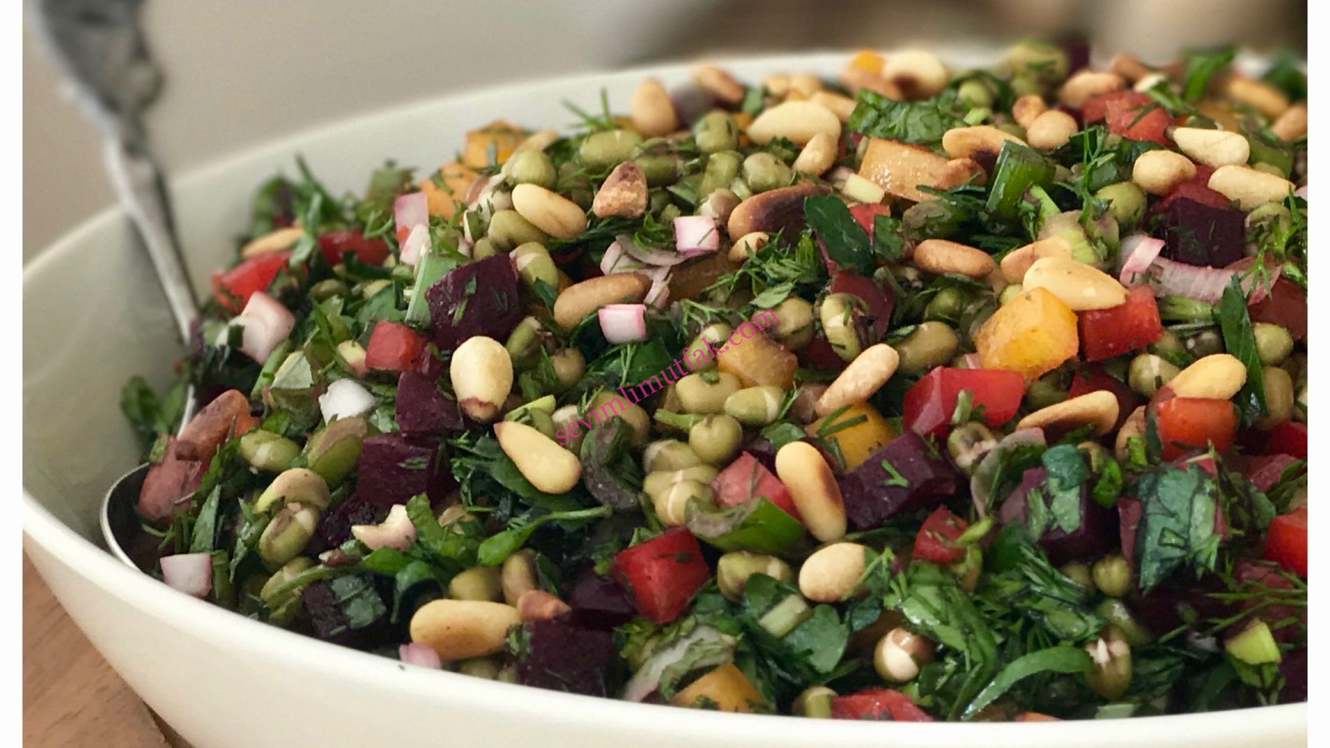 Maş Fasulyeli Pancar Salatası Nasıl Yapılır? Maş Fasulyeli Pancar Salatası Nasıl Yapılır?