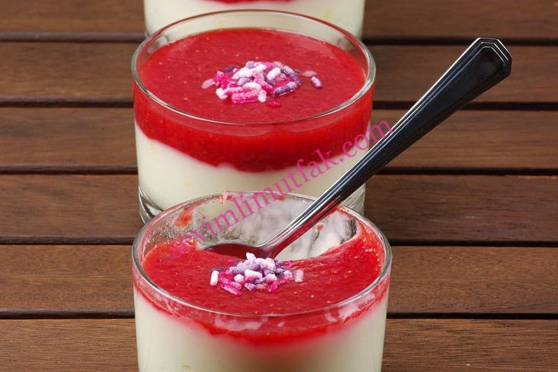 Çilek Soslu Muhallebi Nasıl Yapılır? Çilek Soslu Muhallebi Nasıl Yapılır?