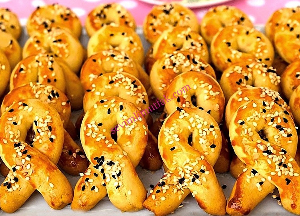 Parmesanlı Tuzlu Kurabiye Tarifi Parmesanlı Tuzlu Kurabiye Tarifi